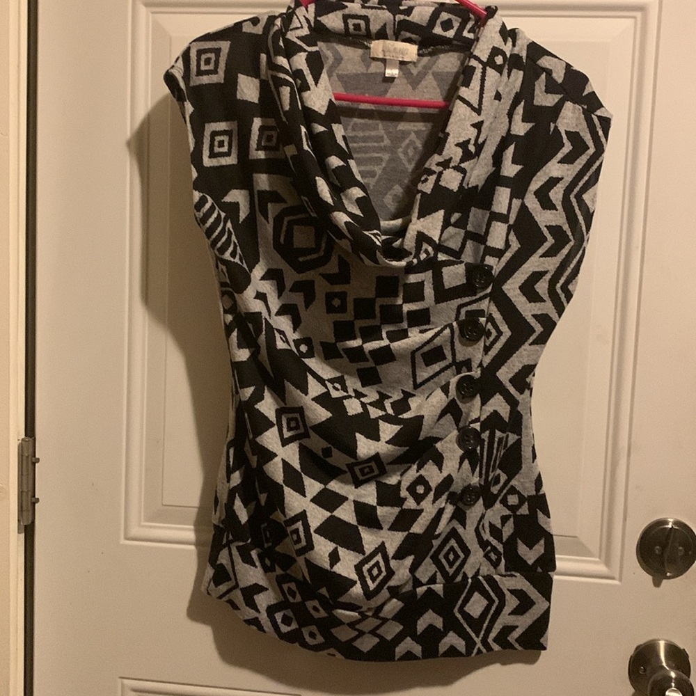 Soulmates SUPER ADORABLE 🥰 Black and gray fitted  Graphic Blouse